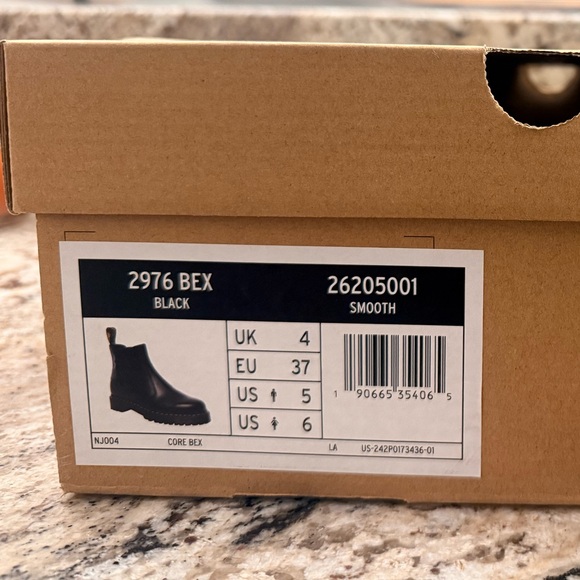 Dr. Martens 2976 Bex Smooth Leather Chelsea Boot - Picture 2 of 7